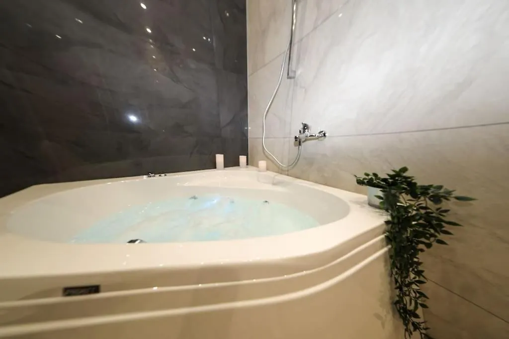 Oasis Urbaine Yourhosthelper Clermont-Ferrand 0*,  Francia